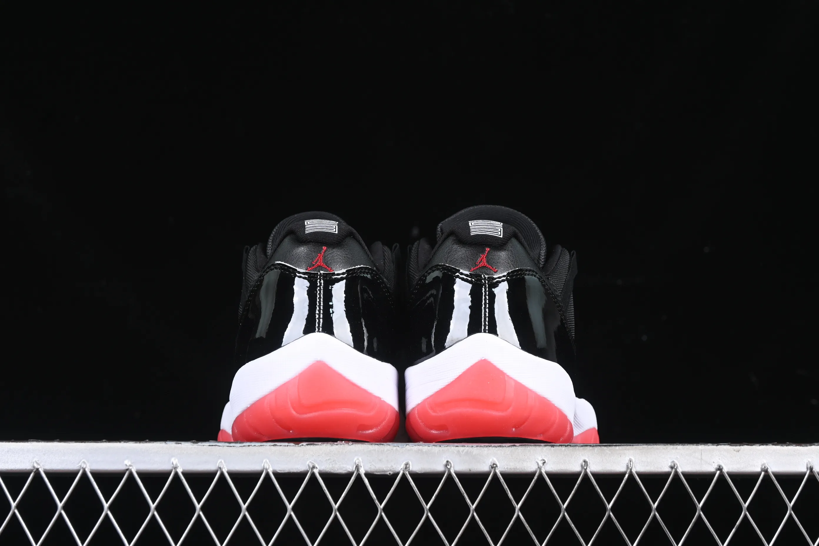 All categories Air Jordan Jordan series basketball shoes Air Jordan 11 F version Air Jordan 11 Low Bred AJ11 Joe 11 patent leather new black and red genuine standard genuine carbon low-top basketball shoes FV5104-006